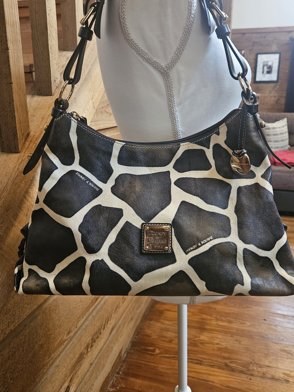 Vintage Dooney & Bourke Black and Cream Giraffe-Print Shoulder Bag - Picture 3 of 7